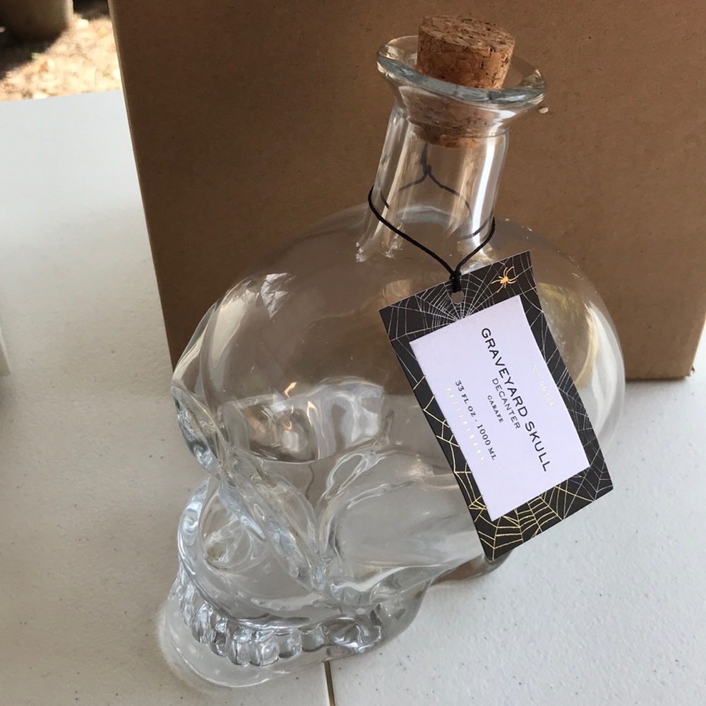 Pottery Barn graveyard skull decanter BN - Picture 2 of 7